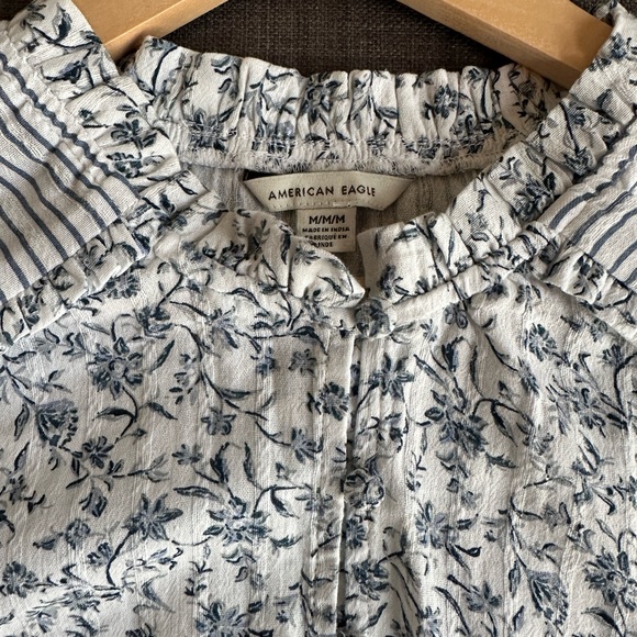 American Eagle Outfitters | Blue Floral Printed Top | Round Neck Half Sleeve - Picture 5 of 7